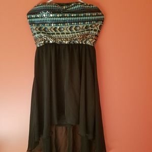 Dress with no straps with sequence and pads at top
